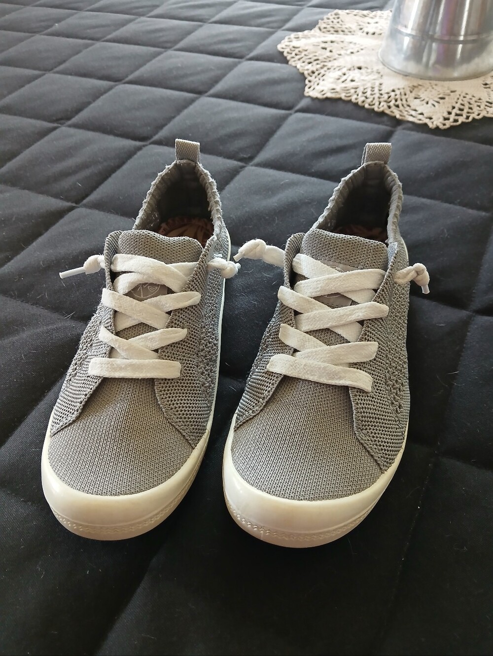 ROXY SURF grey mesh/knit slip-ons Sz 6  EUC